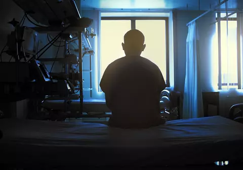 Jumătate din totalul cazurilor de COVID-19 apărute în focare din sistemul de sănătate sunt în unităţi psihiatrice și guvernanții nu vorbesc despre asta