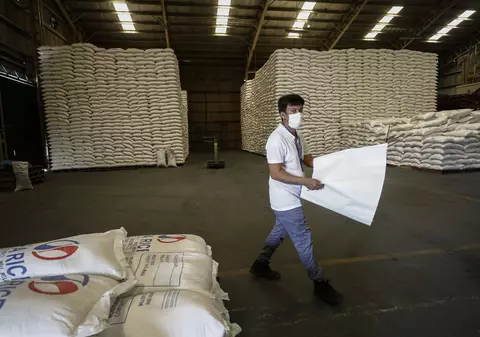 Bloomberg: Mai multe țări au început să facă stocuri de alimente, de teama creșterii prețurilor