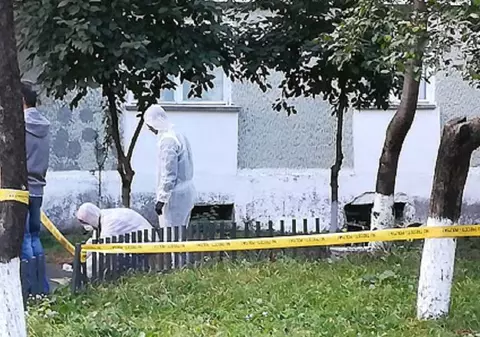 O profesoară de matematică s-a aruncat de la etajul patru, în ziua în care a ieșit din spital, la Suceava. Se vindecase de Covid