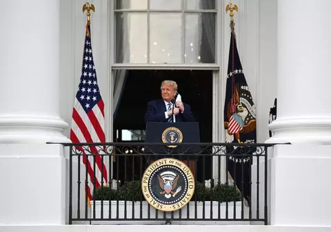 Donald Trump nu mai este contagios și poate ieși din izolare, anunță doctorul președintelui american