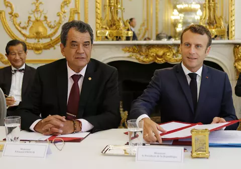 Președintele Polineziei Franceze, infectat cu COVID-19, la trei zile după o întâlnire cu Emmanuel Macron