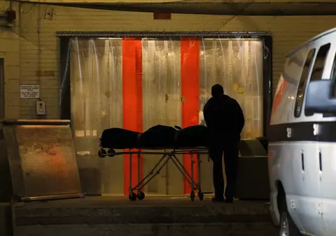 Coronavirusul ar fi provocat în SUA decesul a 300.000 de persoane. Ce spun statisticile
