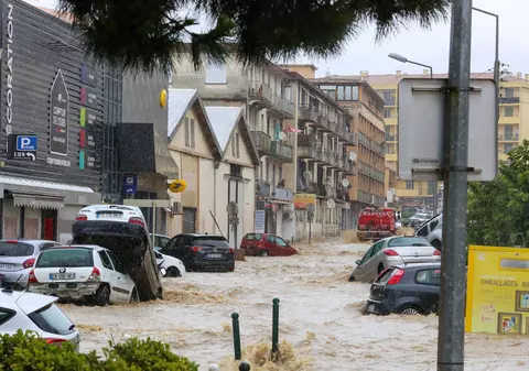 Opt persoane sunt date dispărute după inundațiile din sudul Franței