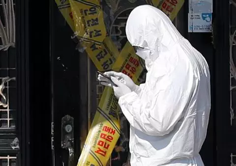 Ca să scape de carantină, un bărbat a săpat o groapă pe sub zidul centrului din Seul în care se afla