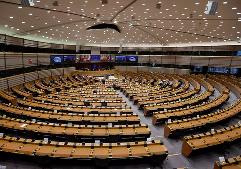 Peste 40 de cazuri de COVID-19 în Parlamentul European în ultima săptămână. Plenara de la Strasbourg va fi online