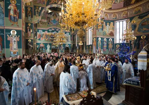 Arhiepiscopia Sucevei şi-a făcut firmă de asigurări, iar apoi a obligat parohiile să-și asigure bunurile doar la ea