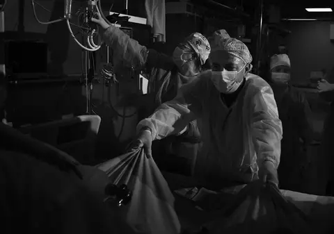 La spitalul ”Nasta”, din 44 de pacienți COVID intubați au supraviețuit 2. ”Îi numărăm pe degetele de la o mână”, spun și spitalele din țară