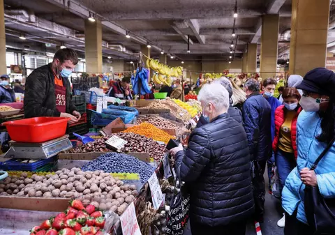 INTERVIU | Revolta unui cercetător pe tema închiderii piețelor: „Guvernul avantajează fățiș marile rețele de supermarketuri. Țăranii și consumatorii ce vină au?”