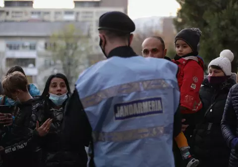 Protest în faţa Spitalului Judeţean Piatra Neamţ. ”De ce plătim asigurări, să ne omorâţi?”