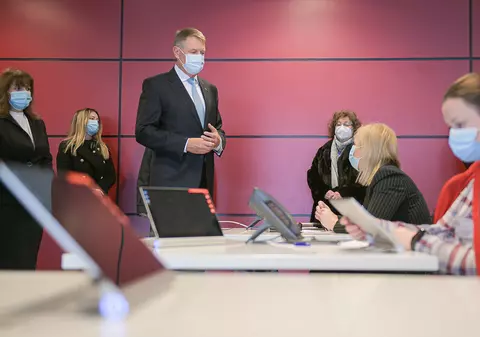 Iohannis, despre redeschiderea şcolilor: „Pentru a proteja și copiii, și familiile lor, este necesar să se facă învățământ online”