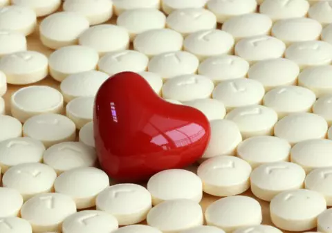 Un student elvețian a cumpărat ilegal atât de multă Viagra, încât îi ajungea 27 de ani, dacă lua o pastilă zilnic. Cum a fost pedepsit
