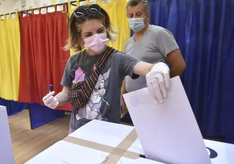 Cum vede un profesor implicarea politică a tinerilor: “Avem o generaţie mai puţin dispusă să­-şi lase soarta în mâna altora”