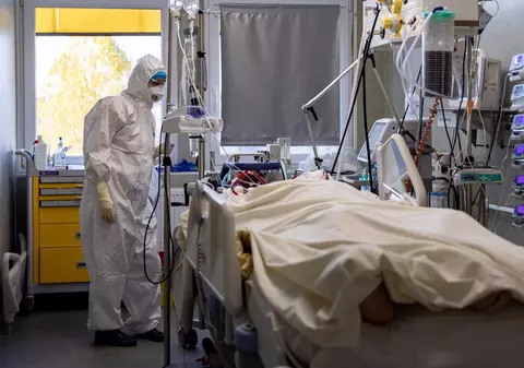 O adolescentă de 19 ani din Sibiu a murit de COVID, la cinci zile după ce a fost internată. Pacienta suferea și de alte afecțiuni