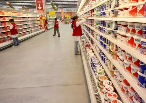 Programul magazinelor, prelungit astăzi și vinerea viitoare, în București