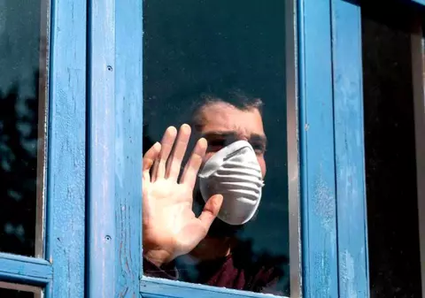 Crucea Roşie ajută cu concentratoare de oxigen pacienţii COVID-19 din Sibiu care sunt tratați acasă