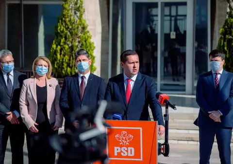 PSD Dâmbovița cere interzicerea sloganului “O Românie fără hoție” al USR-PLUS, pe motiv că “instigă la ură, xenofobie și intoleranță”