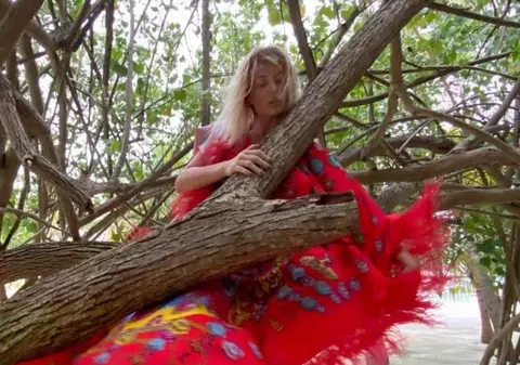 Delia și soțul ei, vacanță în Maldive. Artista s-a pozat în costum de baie și a publicat imaginea