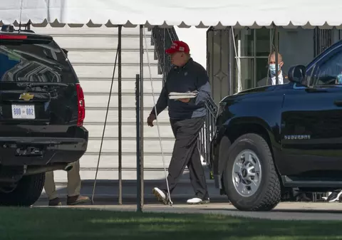 Donald Trump a revenit pe terenul de golf din Virginia, unde se afla când s-a anunțat victoria lui Biden. Cum a fost întâmpinat