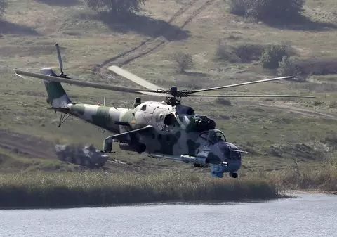 VIDEO | Un elicopter militar al Rusiei a fost doborât de o rachetă în Armenia. Azerbaidjan recunoaște atacul și își cere scuze
