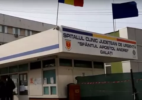 Situație critică la Galați. Zeci de pacienți cu COVID-19 așteaptă cu zilele, într-o zonă tampon a Spitalului Județean, să fie transferați la unități medicale suport