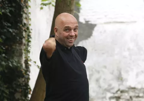 Philippe Croizon, care are mâinile şi picioarele amputate, va zbura cu nava spaţială Starship, anunță Elon Musk