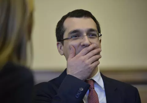 Societatea civilă s-a angajat la stat. De ce susținerea afișată de activiști pentru ministrul sănătății nu este un act civic, ci politic