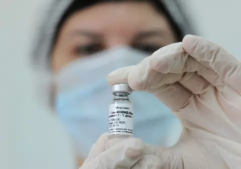 Rusia își sprijină vaccinul anti-COVID: Sputnik V este mai ieftin și va putea fi transportat la temperaturi pozitive