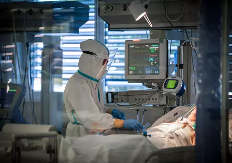 Un medic de familie din Vaslui a murit la câteva zile după ce s-a infectat cu COVID-19. Era convins că va reveni la muncă cu “forțe noi”