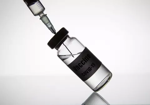 Ruşii propun combinarea vaccinului Sputnik V anti-COVID cu cel de la AstraZeneca pentru a spori eficiența