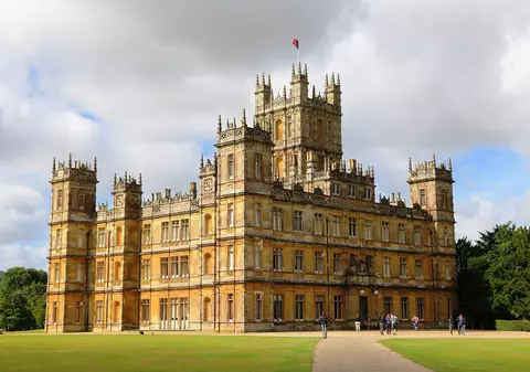 Un efect neașteptat al pandemiei. Englezii bogați plătesc milioane de lire sterline pe castele ca-n „Downton Abbey”