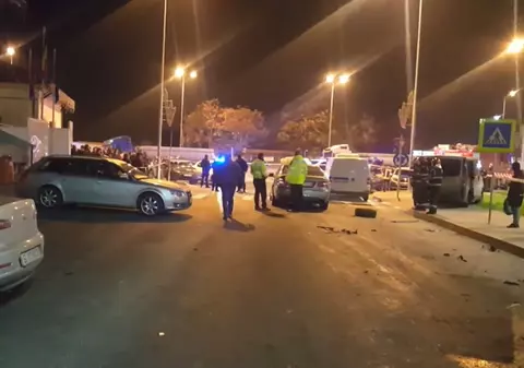 VIDEO | Jaf ca-n filme la Sintești. Tâlharii au dispărut cu 650.000 de lei, după un accident cu 7 mașini