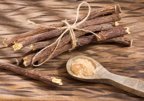 Lemn dulce - beneficii și proprietăți. Care sunt efectele consumului de rădăcină de răculeț