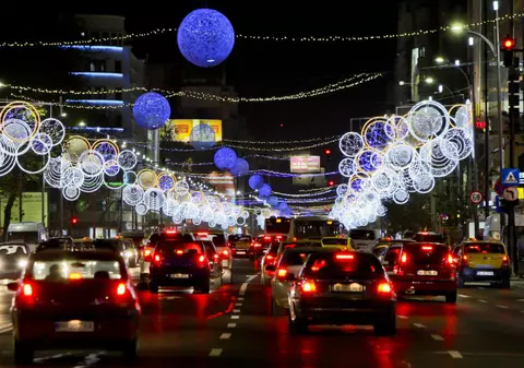 Luminițele de Crăciun din București se aprind luni seară. Nicușor Dan: „Nu am vrut să fie consemnat ca un gest electoral”