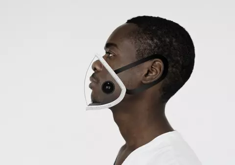 Masca de protecție inteligentă, care se conectează la telefon, inventată de un tânăr de 26 de ani din Cluj