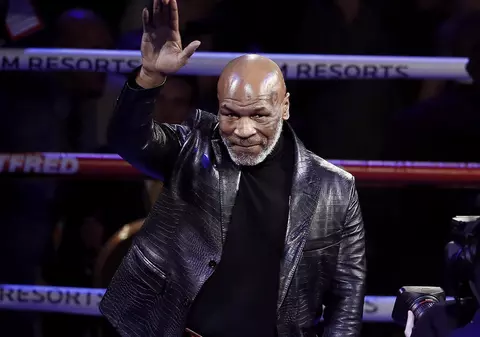 VIDEO | Mike Tyson a revenit în ring la 54 de ani. NYT: „Mai mult spectacol și nostalgie decât box la nivel înalt”