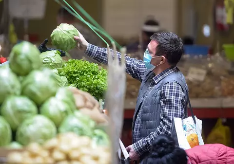 VIDEO | Soluția care ar permite ca piețele să fie deschise. Orban a discutat cu Nicușor Dan despre organizarea unor piețe volante