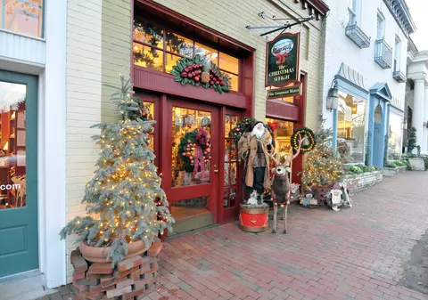 Crăciun pe Zoom și târguri drive-through. Soluțiile găsite de mai multe țări pentru organizarea sărbătorilor în pandemie