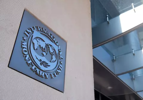 FMI recomandă României eliminarea cotelor scăzute la TVA și impozitarea progresivă. Efectul: scumpirea mâncării și a locuințelor