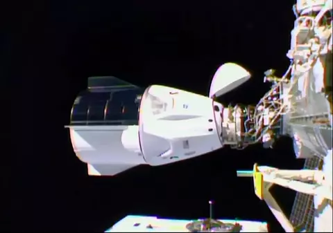 Capsula companiei SpaceX, cu patru astronauți, a ajuns pe Stația Spațială Internațională