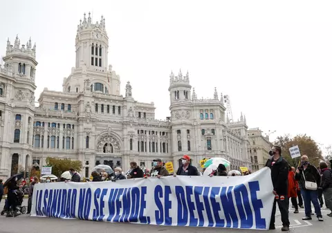 Mii de angajați din sistemul sanitar au protestat la Madrid. Aceștia consideră că noul spital dedicat bolnavilor COVID este „o escrocherie absolută”﻿