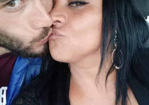 Tânăra care tâlhărea prostituate în Bihor împreună cu iubitul ei a dispărut. Se ascundea în portbagaj și ataca înarmată cu un cuțit