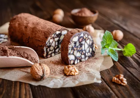 Salam de biscuiți - rețete delicioase pentru masa de sărbători