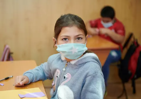 Suceava, județul cu cei mai mulți copii cu părinții plecați la muncă în străinătate. Ioana, 10 ani: „Mamaie îmi promitea că mama va veni, dar mama nu venea”