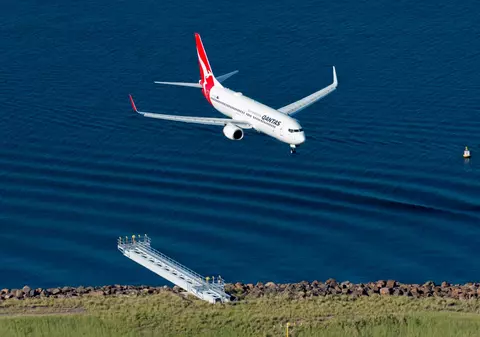 După ”zborul către nicăieri”, pasionații de călătorii cu avionul pot pleca în ”zborul către undeva”. Cât durează și care e destinația