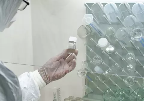 BioNTech lucrează la o nouă formulă a vaccinului anti-COVID care poate fi livrat la temperatura camerei. Actualul se transportă la -75 de grade