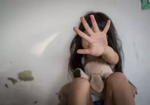 Fetiță de 9 ani, lovită puternic la cap, rătăcită pe străzile din Voluntari. Femeia care a găsit-o a sunat la Poliție