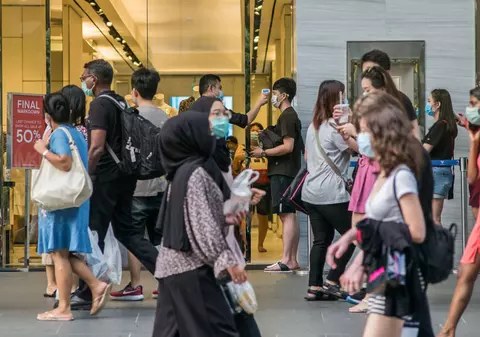 O femeie însărcinată care a fost infectată cu coronavirus  a născut un bebeluș cu anticorpi COVID