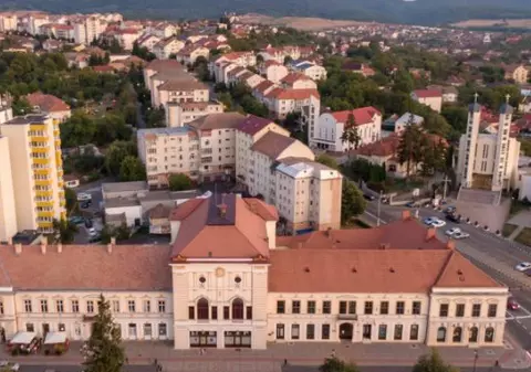 Municipiul Satu Mare și alte trei localități intră la noapte în scenariul roșu. Școlile și restaurantele se închid