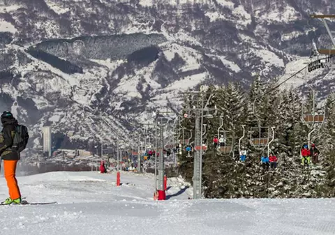 Prima stațiune din România care anunţă că a deschis sezonul de schi. „Să ne vedem sănătoși pe pârtie”