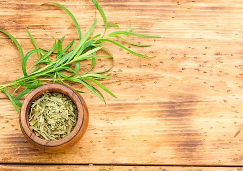 Tarhon - cum se consumă și ce beneficii are planta aromatică